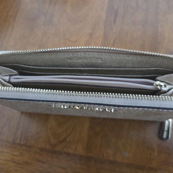 Michael Kors Metallic Gold Wallet - Picture 4 of 8